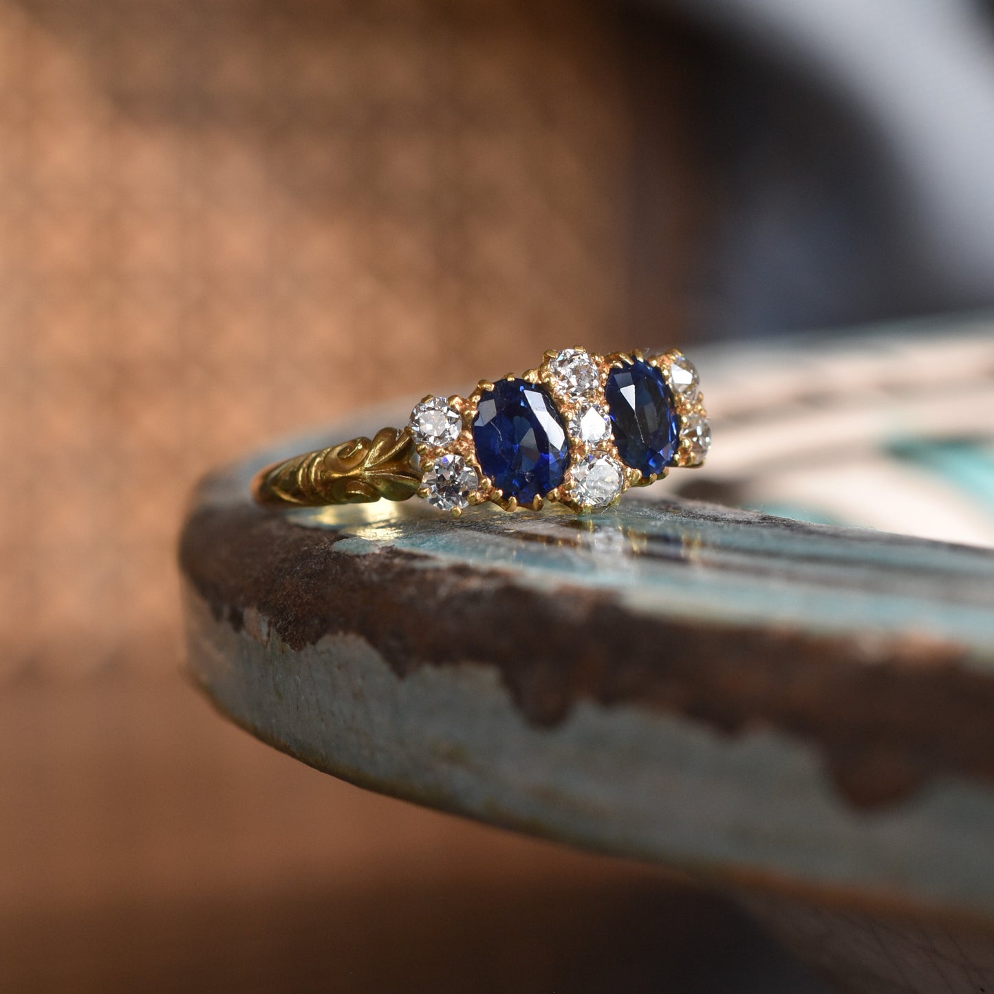 Vintage 1.10ct Sapphire and Diamond Ring in 18K Yellow Gold