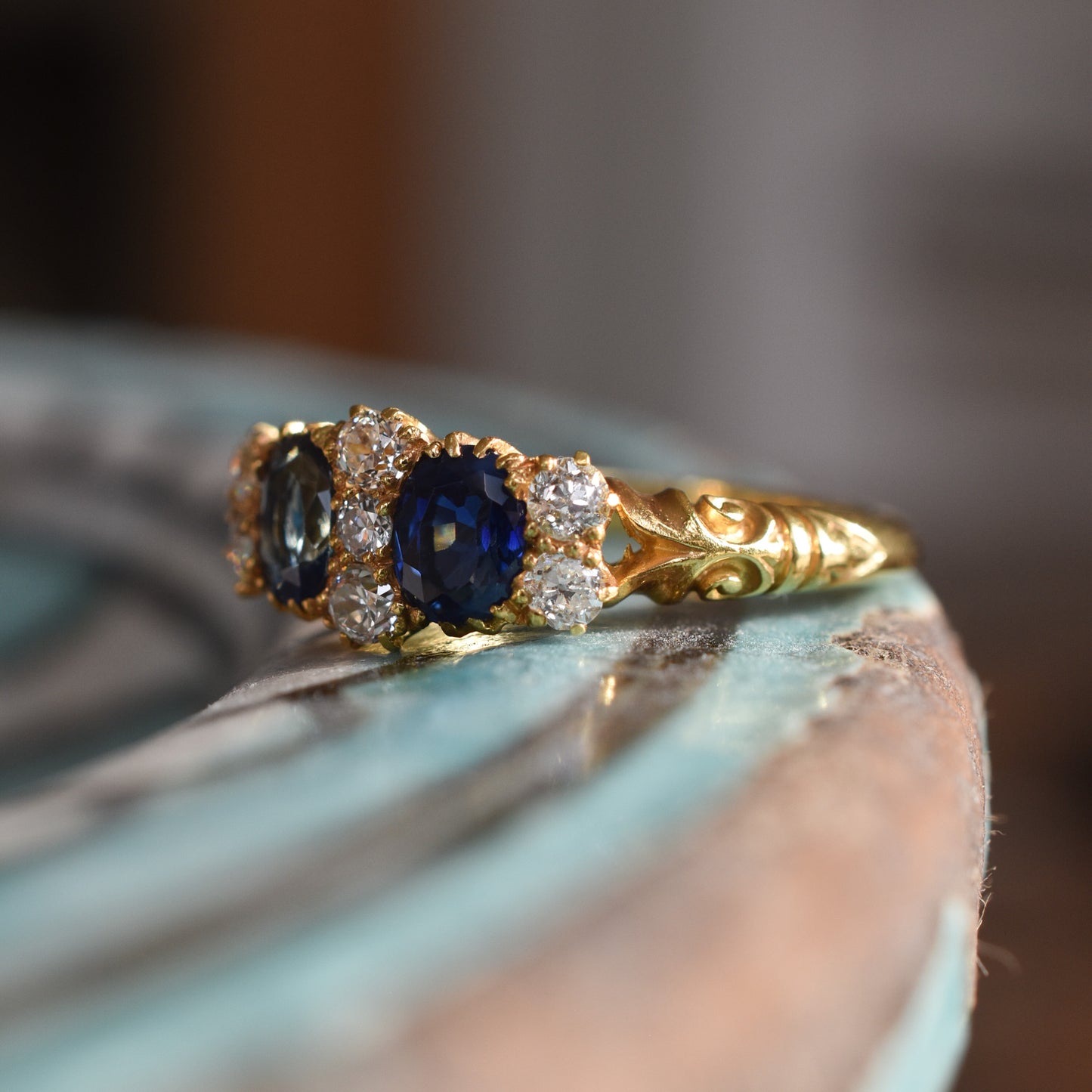 Vintage 1.10ct Sapphire and Diamond Ring in 18K Yellow Gold