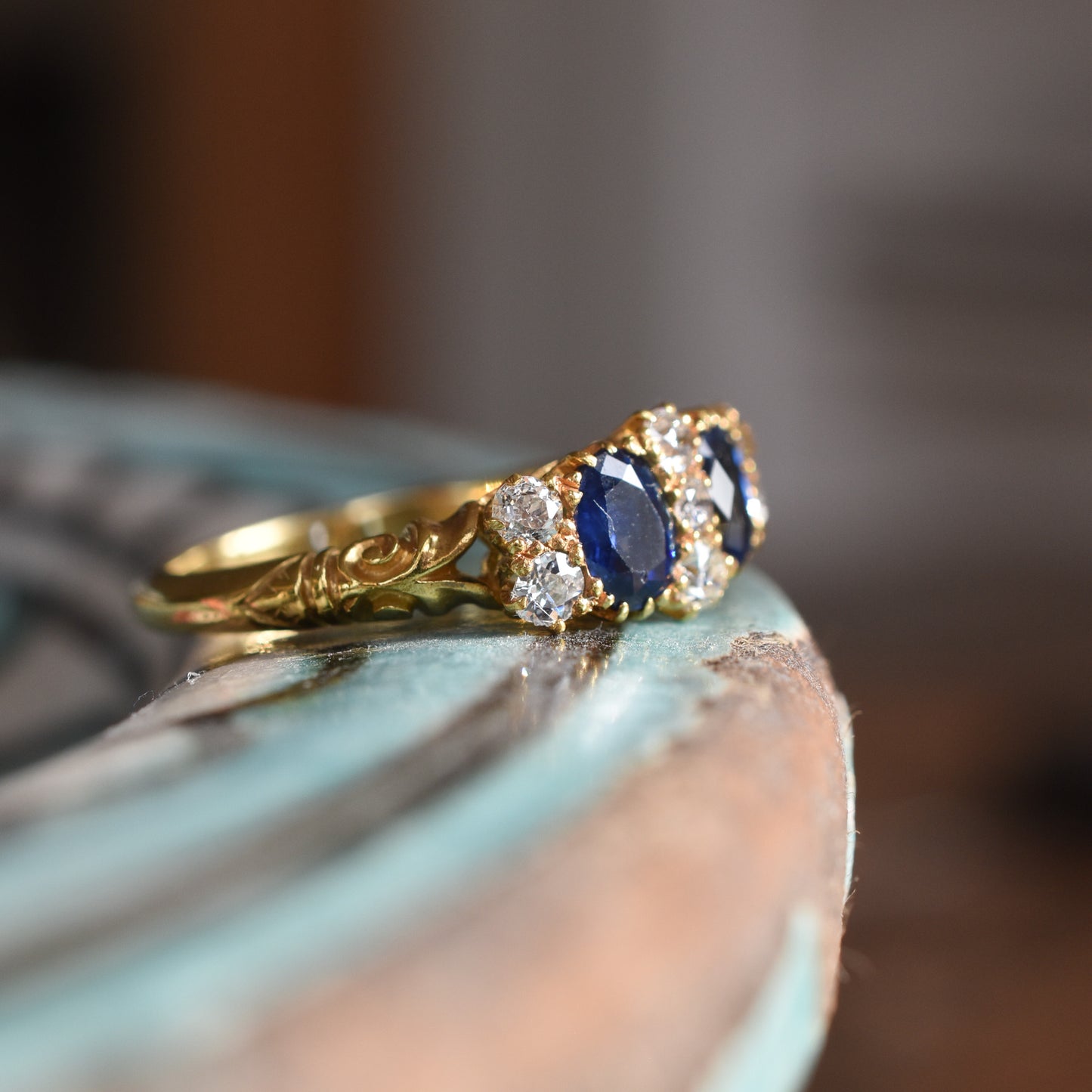 Vintage 1.10ct Sapphire and Diamond Ring in 18K Yellow Gold