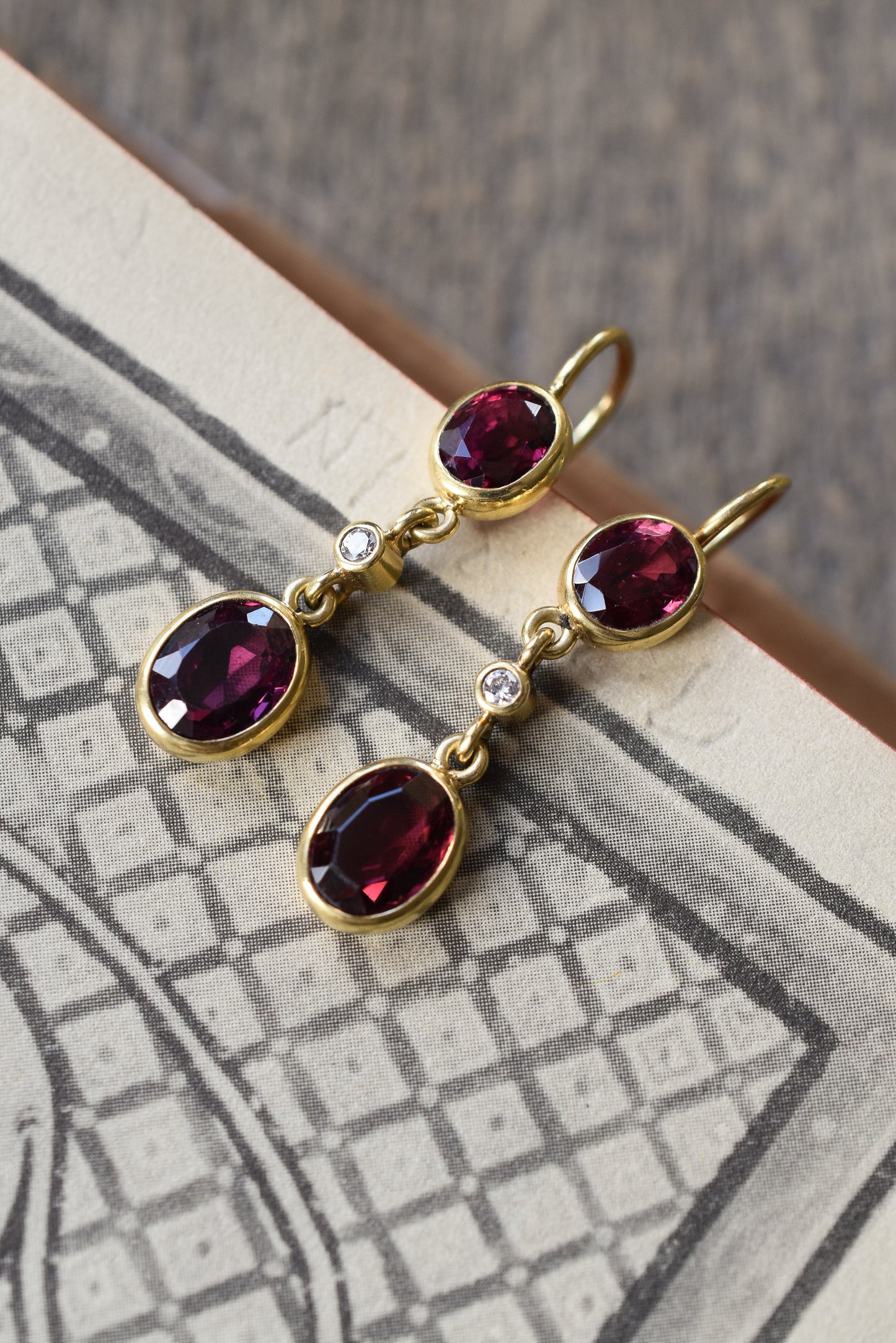 Vintage 18k Gold Garnet and Diamond Dangle Earrings (6.50 grams)