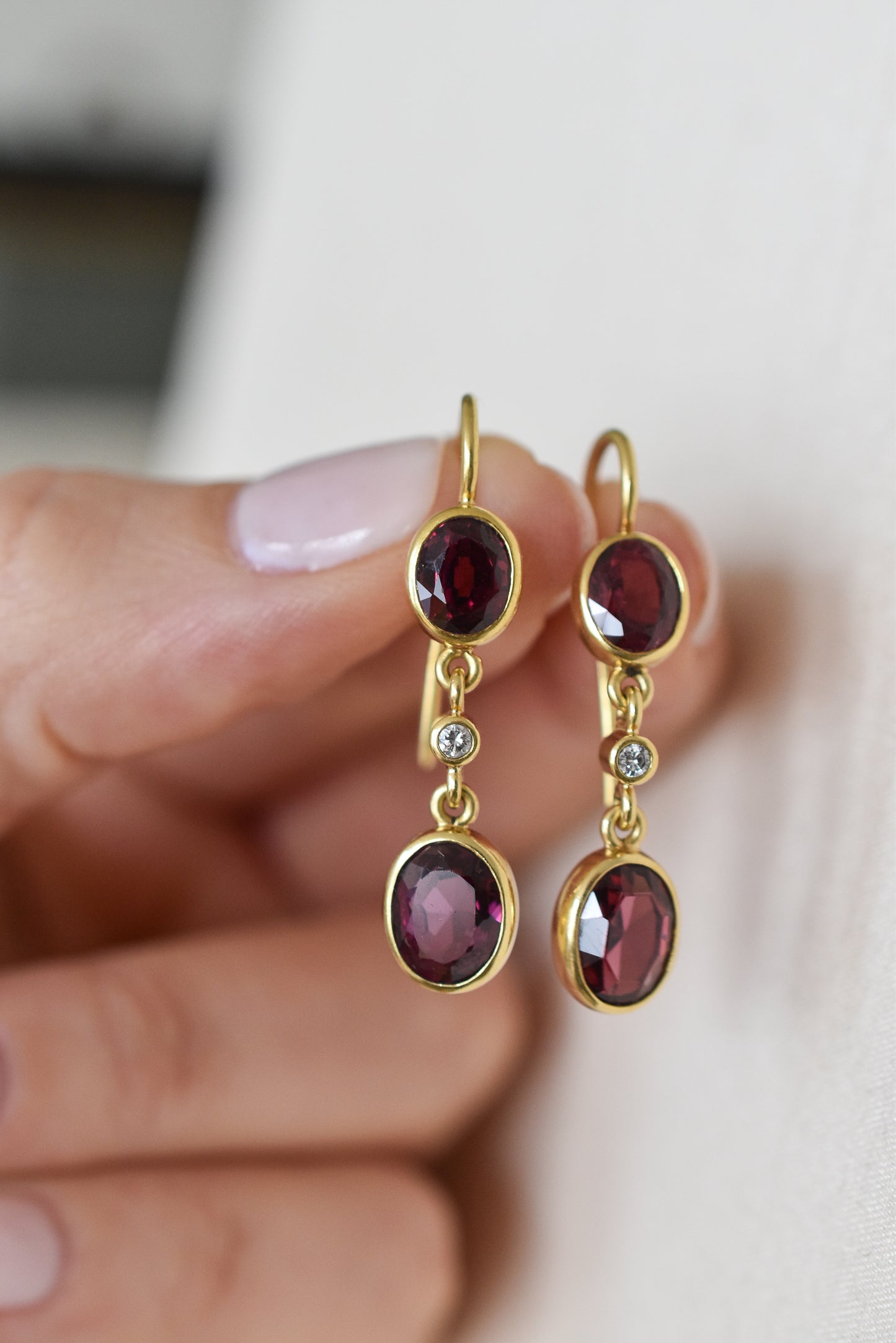 Vintage 18k Gold Garnet and Diamond Dangle Earrings (6.50 grams)