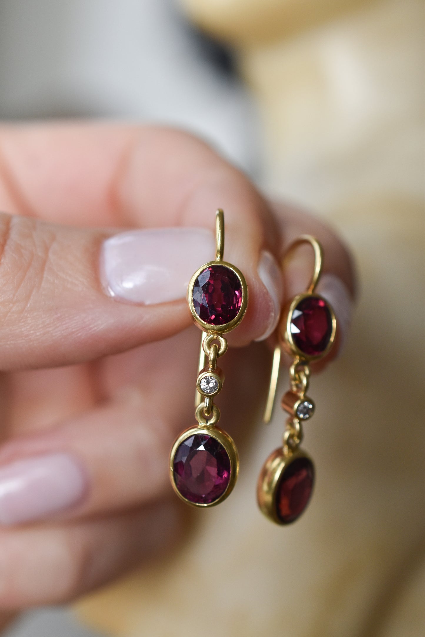 Vintage 18k Gold Garnet and Diamond Dangle Earrings (6.50 grams)