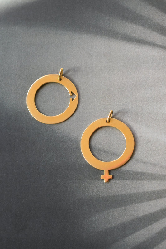 Arthus Bertrand 18k Yellow Gold Pendants – Female & Male Symbols, Openwork Circular Design