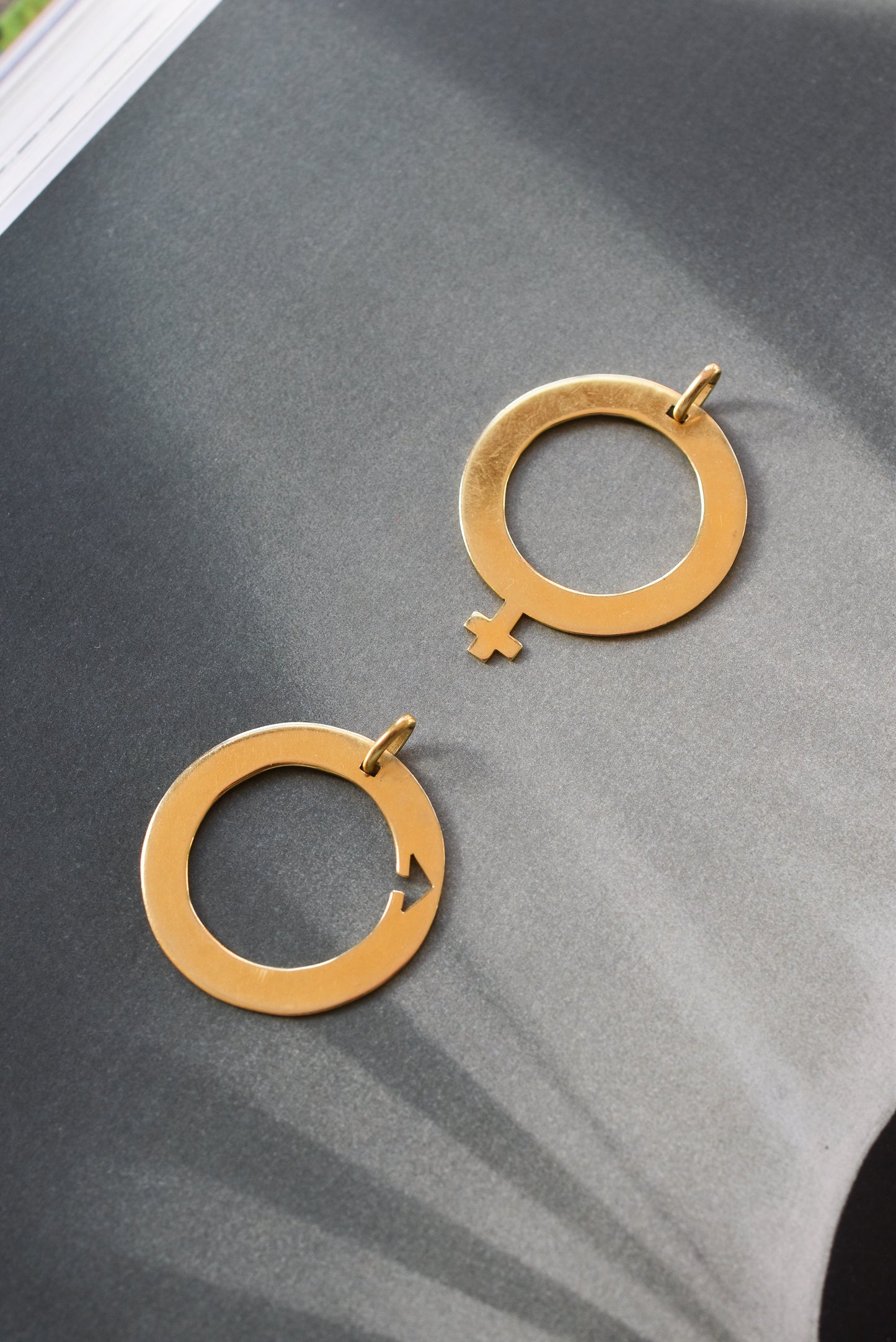 Arthus Bertrand 18k Yellow Gold Pendants – Female & Male Symbols, Openwork Circular Design