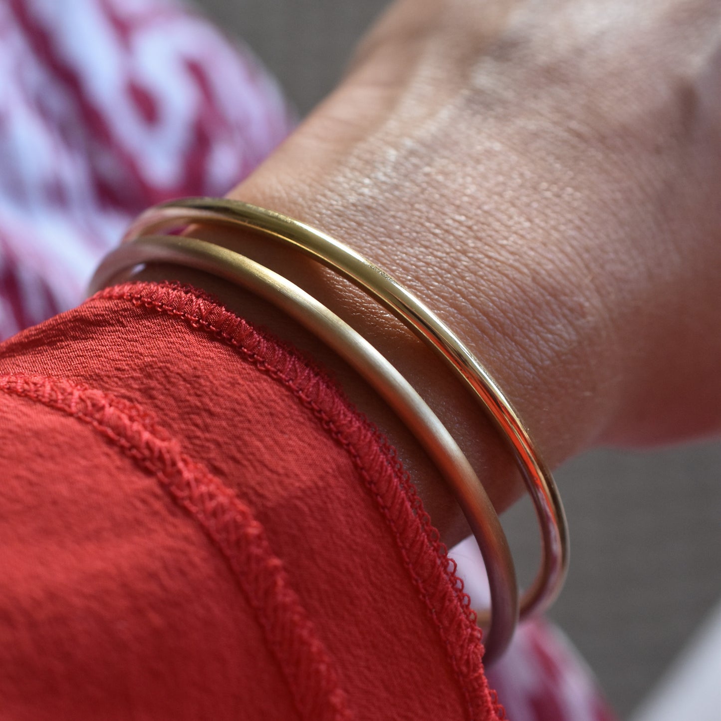 Classic Handmade Solid 18K Yellow Gold  Bangle (16 grams)