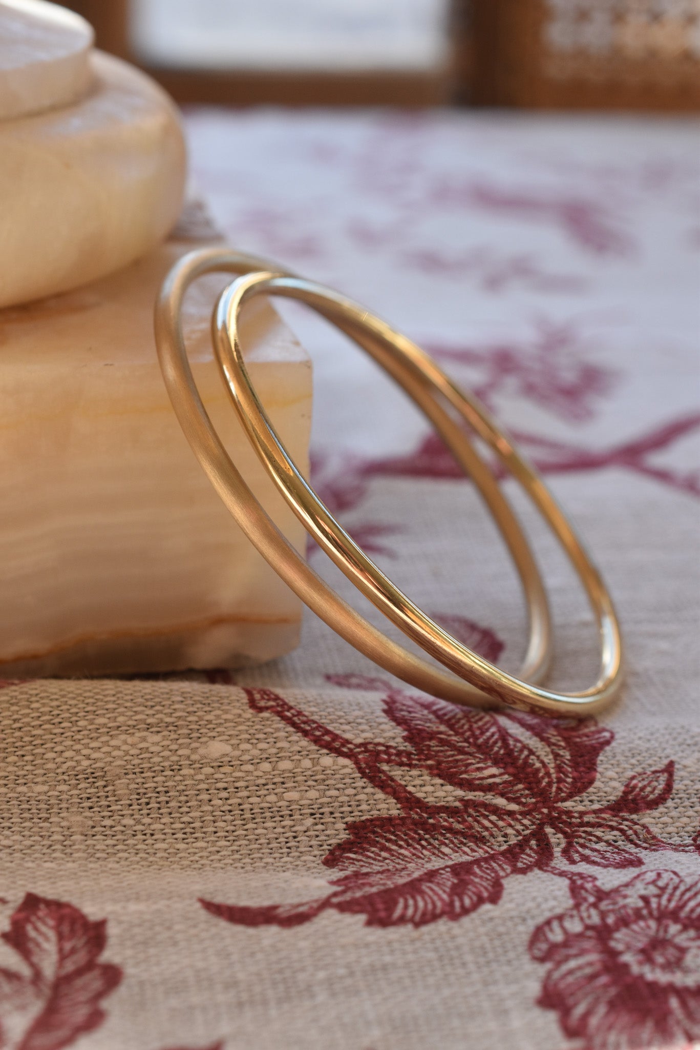 Classic Handmade Solid 18K Yellow Gold  Bangle (16 grams)