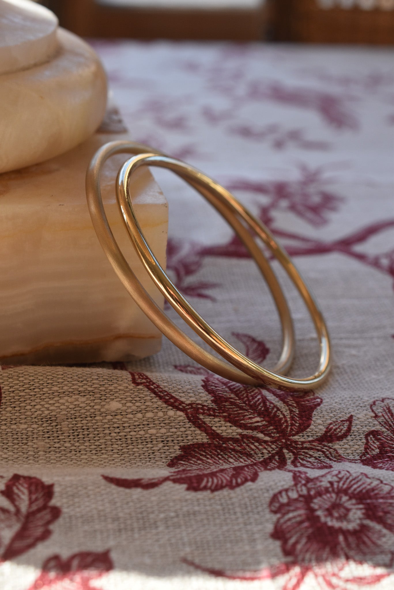 Classic Handmade Solid 18K Yellow Gold  Bangle (16 grams)