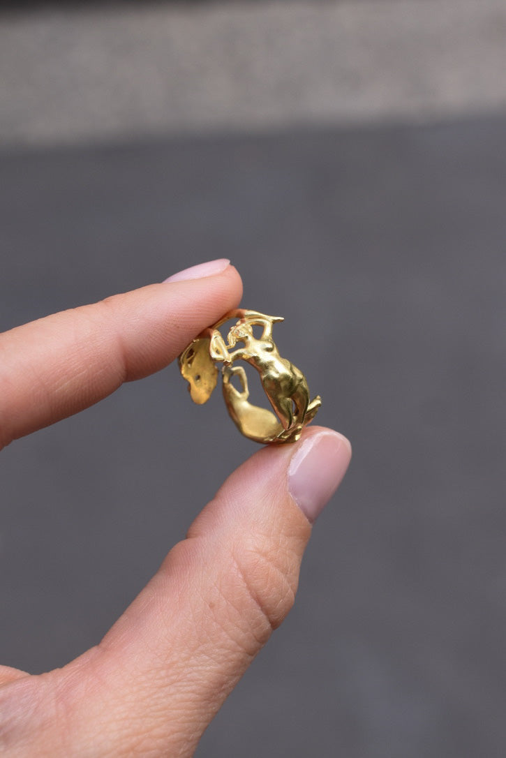 Sculptural Ring with Three Intertwined Female Figures in 18k Yellow Gold