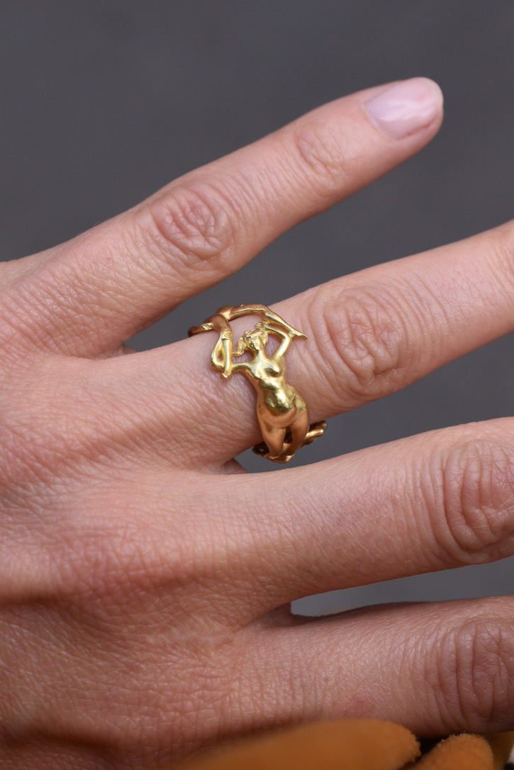 Sculptural Ring with Three Intertwined Female Figures in 18k Yellow Gold