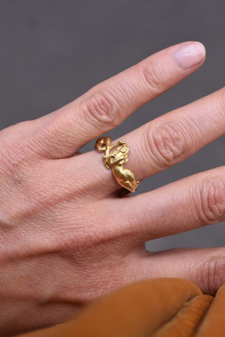 Sculptural Ring with Three Intertwined Female Figures in 18k Yellow Gold