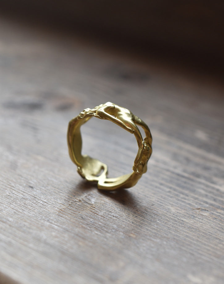 Sculptural Ring with Three Intertwined Female Figures in 18k Yellow Gold