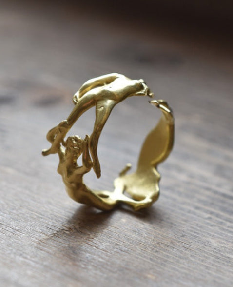 Sculptural Ring with Three Intertwined Female Figures in 18k Yellow Gold