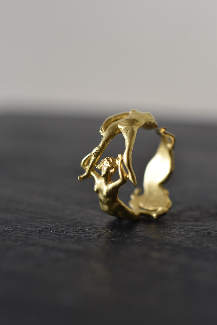 Sculptural Ring with Three Intertwined Female Figures in 18k Yellow Gold
