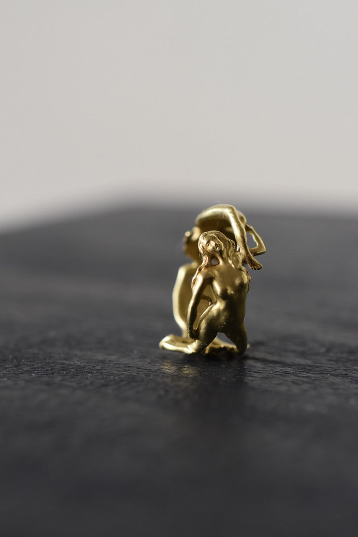 Sculptural Ring with Three Intertwined Female Figures in 18k Yellow Gold