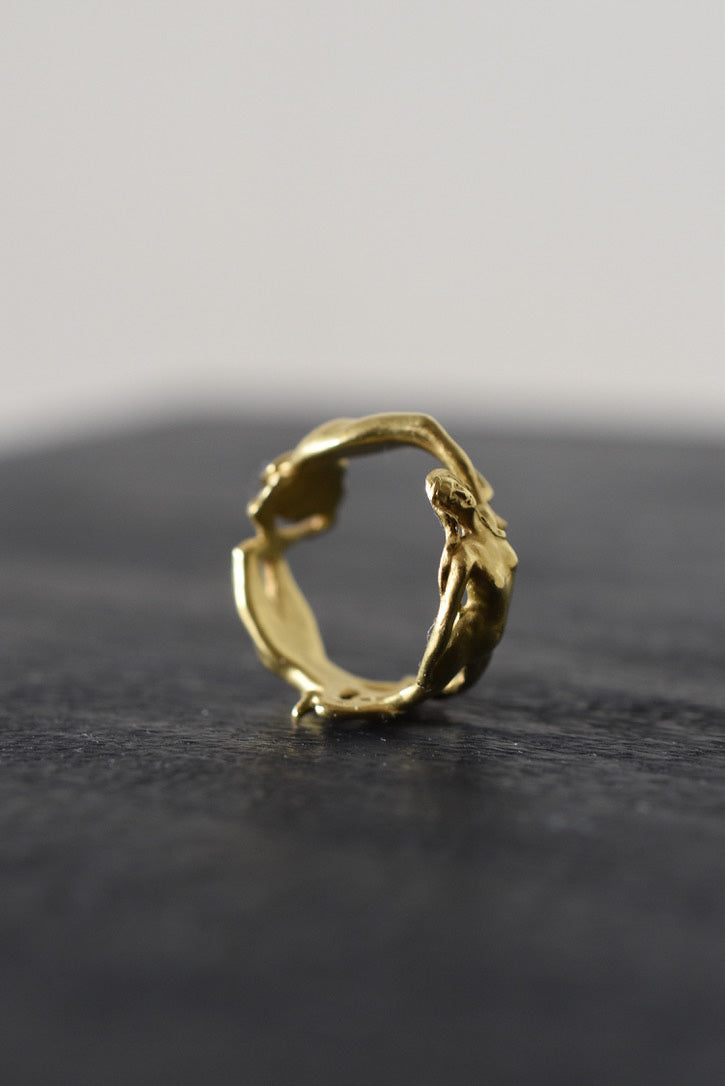 Sculptural Ring with Three Intertwined Female Figures in 18k Yellow Gold