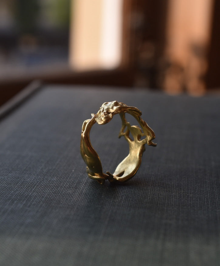 Sculptural Ring with Three Intertwined Female Figures in 18k Yellow Gold