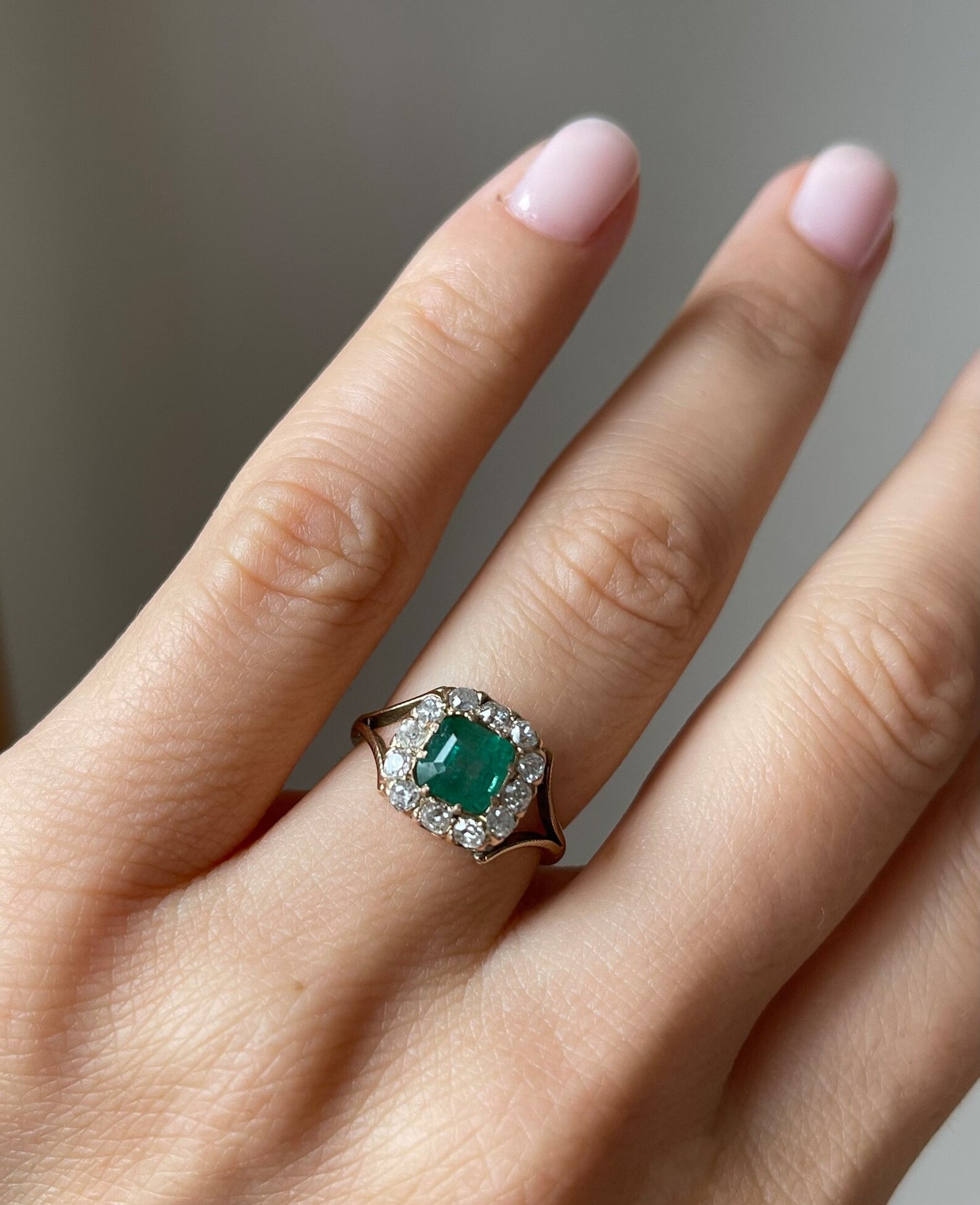 Vintage Emerald and Diamond Cluster Engagement Ring in 18ct 18k Yellow Gold