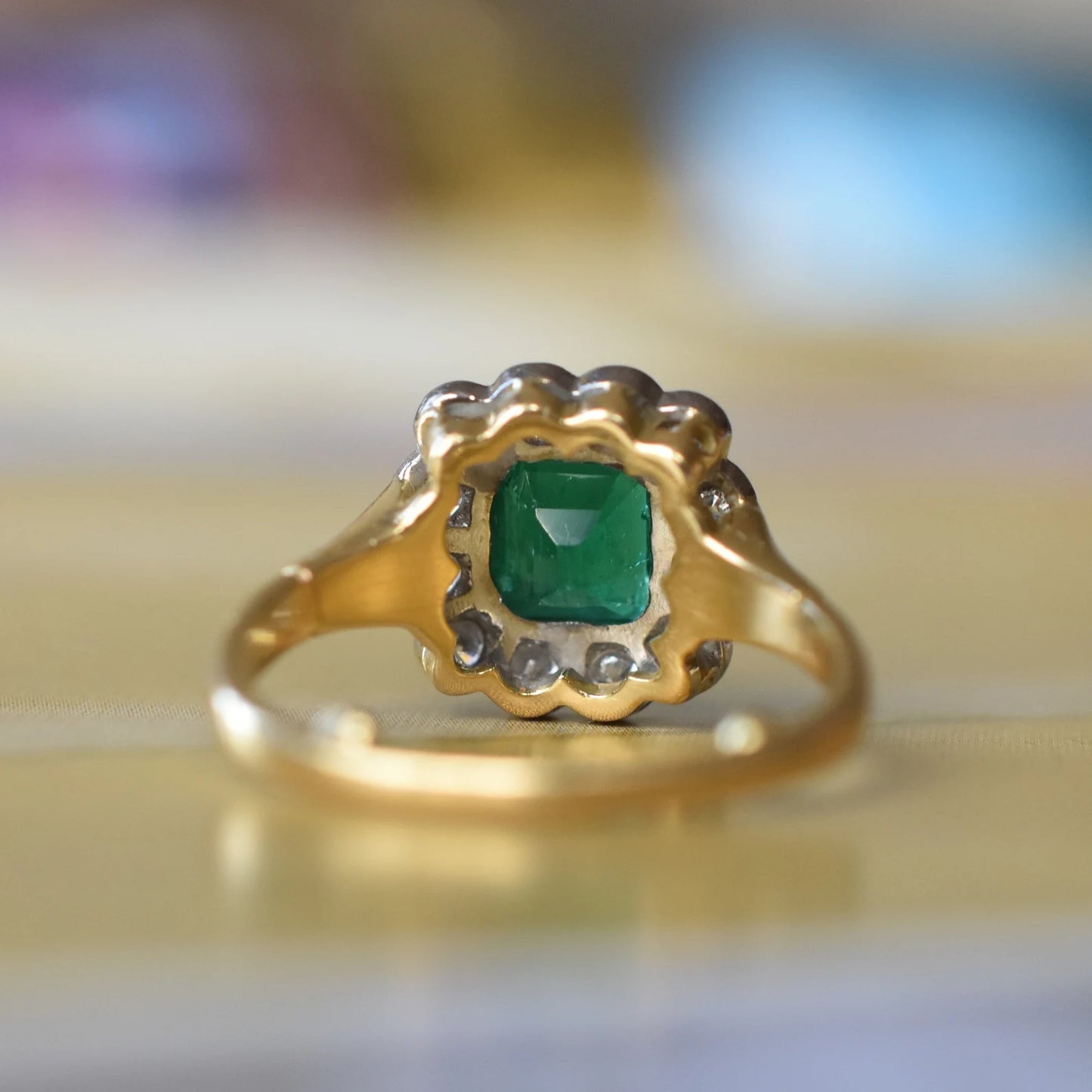 Vintage 18k Gold Emerald Diamond Cluster Ring