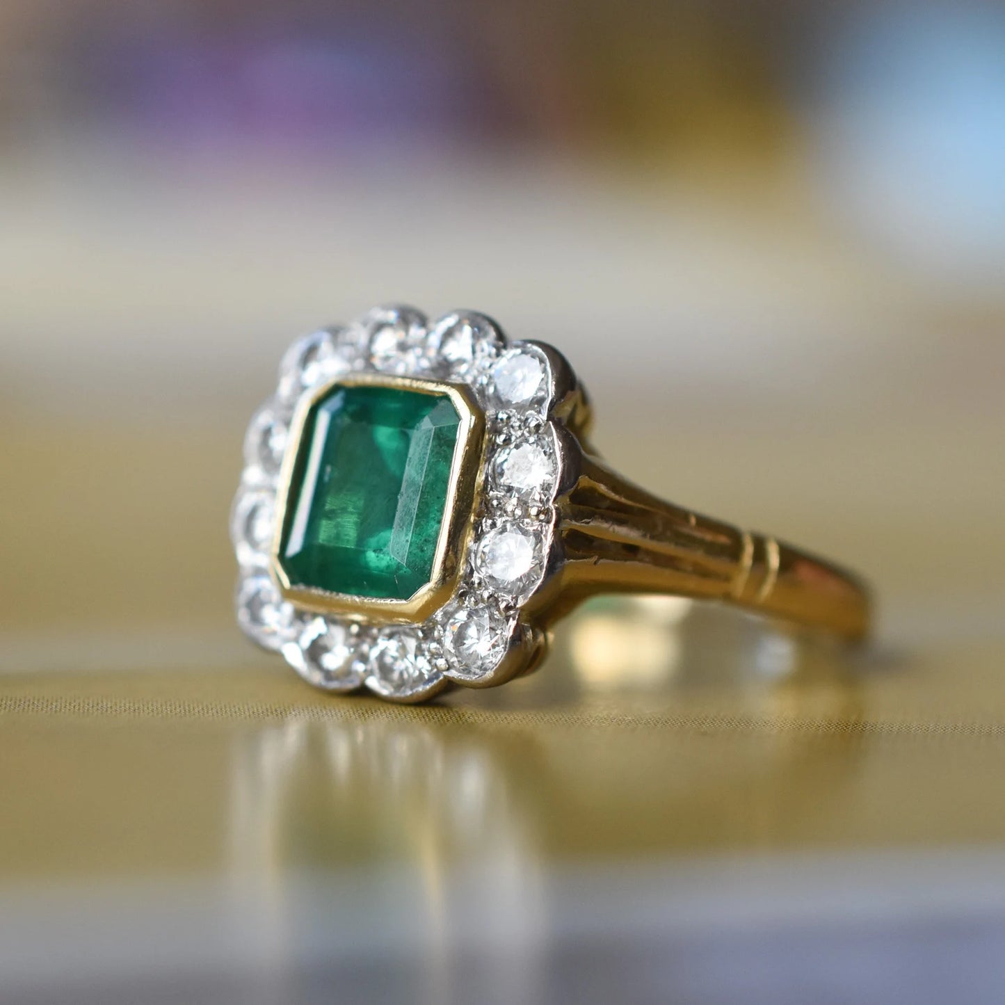 Vintage 18k Gold Emerald Diamond Cluster Ring